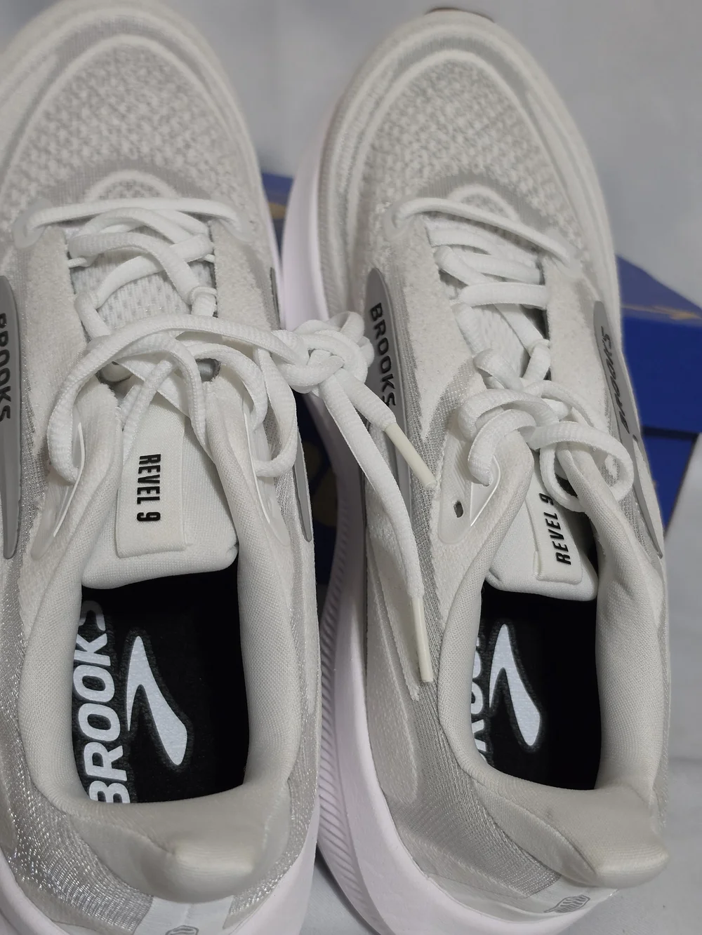 BROOKS Revel 9 White Gray Athletic Running Shoes US Women Size 10.5 (NWOT)